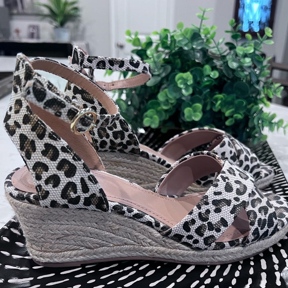 NWOT Leopard open toe H&M sandals